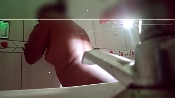 TEZAO DE CORNO SABIA CA MINHA MULHER TAVA DANU O CU PRO VIZINHO I REZOLVI SONDAR FIS UM BURACO NO BANHEIRO ONDE PODIA VE ELIS SEM ELISME VER E VI ELADANU SEU CU ESTORADO PRAELI