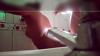 TEZAO DE CORNO SABIA CA MINHA MULHER TAVA DANU O CU PRO VIZINHO I REZOLVI SONDAR FIS UM BURACO NO BANHEIRO ONDE PODIA VE ELIS SEM ELISME VER E VI ELADANU SEU CU ESTORADO PRAELI