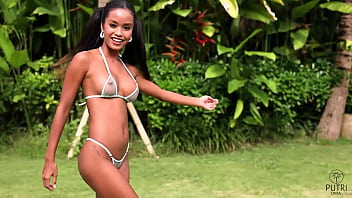 Putri CInta in &#039_Paddling Pool&#039_ Film