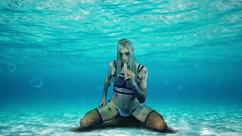 Underwater Babe Dances and Plays With Her Clitty