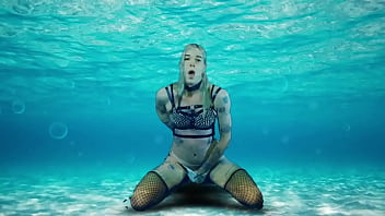 Underwater Babe Dances and Plays With Her Clitty