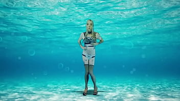 Underwater Babe Dances and Plays With Her Clitty