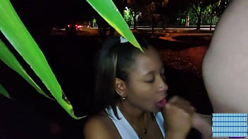 Mi Vecino Me Obliga a Follar Sin Condon en Publico Asi Celebre el A&ntilde_o Nuevo en Medellin Colombia