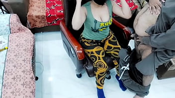 Desi Office Sex Pakistani Madam Fucked By Her Office Driver