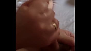 my wife doing handjob whit my dick