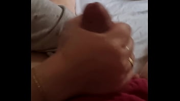 my wife doing handjob whit my dick