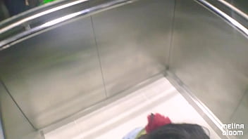 BOQUETE DELICIOSO NO ELEVADOR DO HOTEL - Melina Bloom