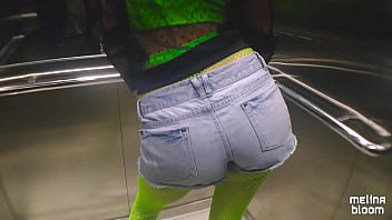 BOQUETE DELICIOSO NO ELEVADOR DO HOTEL - Melina Bloom