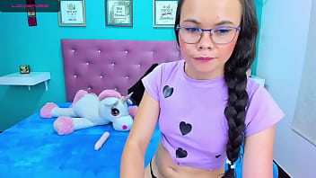 amputee rubs her clit with her cute stump