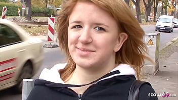 Schü_chterne Jungfrau Studentin nach der Uni von alten Sack fü_r Sex bezahlt