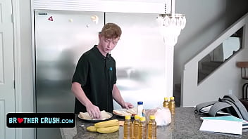 - Fit Guy Finds Out His Little Stepbro Is Measuring His Dick And Helps Him Get Hard