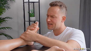 The Masseur Master / Brazzers  / download full from http://zzfull.com/tuto