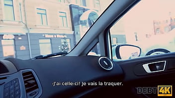 DEBT4k. Un jeune d&eacute_biteur au visage mignon pense que le sexe vaut mieux que la peine