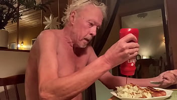 Roger&rsquo_s nude day (1)