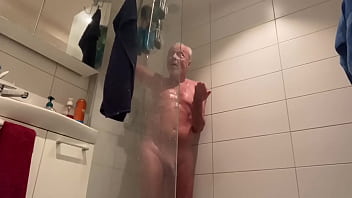 Roger&rsquo_s nude day (1)