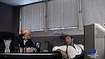 Julia Channel, belle brunette aux gros seins bais&eacute_e en voiture