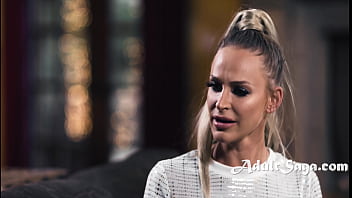 Lesbian Pleasure Bot - Emma Hix, Gabbie Carter