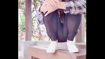 【伪娘婷婷】中午就发骚女装出门，野外直接放尿