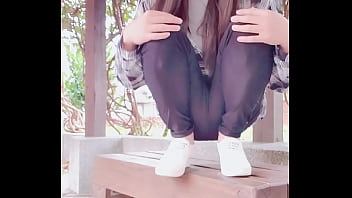 【伪娘婷婷】中午就发骚女装出门，野外直接放尿