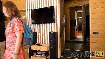 MATURE4K. Smart forest ranger tricks mature lady into spontaneous affair