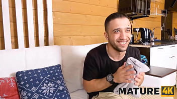 MATURE4K. Smart forest ranger tricks mature lady into spontaneous affair