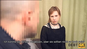 DEBT4k. Mann kommt zum n russischen Schuldner und bohrt bald rasierte Muschi
