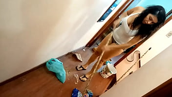 Sarah Rosa │ S&eacute_rie │ Faxina na Casa │ parte 5 │ Limpando o Corredor