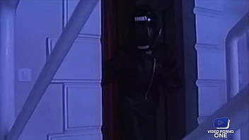 &Ccedil_a baise dans tous les coins de la villa