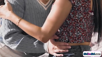 Busty blonde in oral threesome with gfs