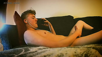 British Guy Talks Dirty To Girl On The Phone While Wanking