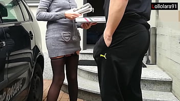 no money no pizza...e mi scopo pizzaboy nel vialetto sotto casa