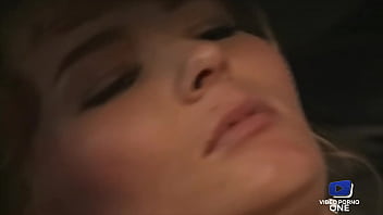 Sunny McKay, blonde salope, adore sentir une bite en elle