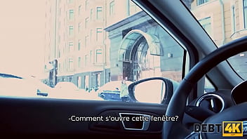 DEBT4k. Un jeune d&eacute_biteur au visage mignon pense que le sexe vaut mieux que la peine