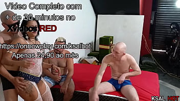 A milf Danny Hot fode com 4 quatro pirocas paulista e faz aquela orgia, e toma banho de leitinho