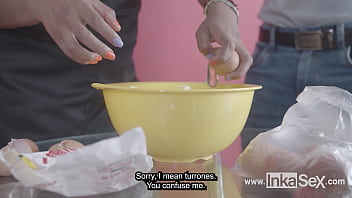 Tremenda morena peruana vendedora de turrones es pillada por comprador pervertido