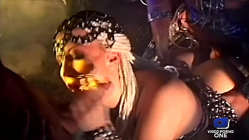 Alexandra, une amazone blonde qui aime se faire prendre le cul