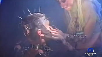 Alexandra, une amazone blonde qui aime se faire prendre le cul