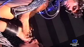 Alexandra, une amazone blonde qui aime se faire prendre le cul