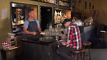 Berlin bar : no money, girl must pay with a facial