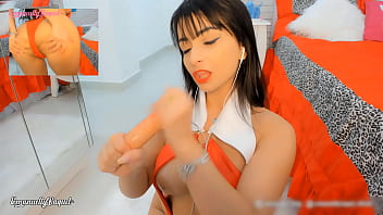 Vampirella cosplay big boobs and big booty girl teasing and sucking her dildo like that was your cock, this video will turn you on so much!!!!