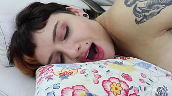 Duas lesbicas safadinhas da buceta peludinha se pegando - Lady Snow Brasil / Candy Crush Brasil (completo no RED)