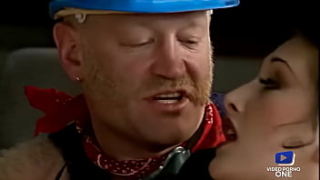 Coralie Trinh Thi, coinc&eacute_e avec un pervers, elle prend go&ucirc_t &agrave_ sa bite