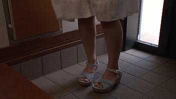 https://bit.ly/33zqLGq 突然の豪雨でビショ濡れ状態で駆け込んで来た女友達!?服を乾かす間に着替えたサイズが合わない服からハミ出しそうなおっぱいに我慢出来ず&hellip_ 揉んで、挟んで、揺らして、吸って、プルンプルン暴れまくるハミ出し過ぎるエロ天然巨乳を貪る!【パート1】