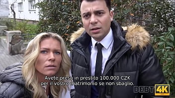 DEBT4k. Un grosso debito &egrave_ il motivo per cui la ragazza viene scopata in presenza dello sposo