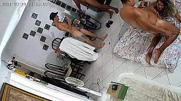 Gosto de ver ela levando uma surra de rola  fazendo Gangbang