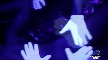 Claudine est une bonne salope qui aime &ecirc_tre observ&eacute_ quand elle baise