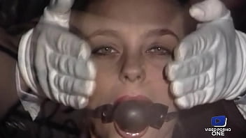 Claudine est une bonne salope qui aime &ecirc_tre observ&eacute_ quand elle baise