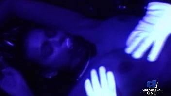 Claudine est une bonne salope qui aime &ecirc_tre observ&eacute_ quand elle baise