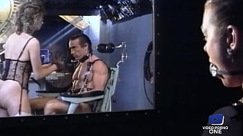 Claudine est une bonne salope qui aime &ecirc_tre observ&eacute_ quand elle baise