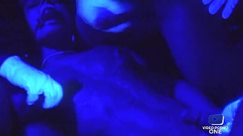 Claudine est une bonne salope qui aime &ecirc_tre observ&eacute_ quand elle baise